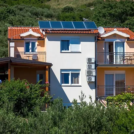 Pensionat Apartments&rooms By The Sea Brela, Makarska - 13118 Brela