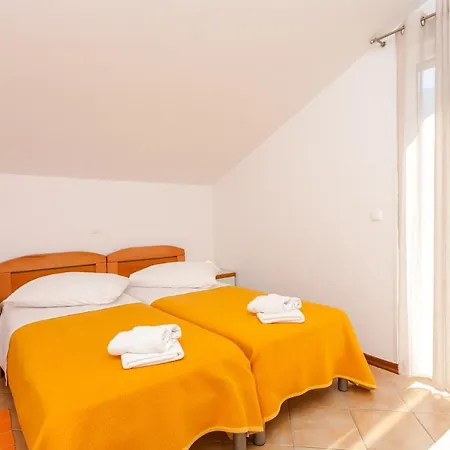 Apartments&rooms By The Sea Brela, Makarska - 13118 Brela