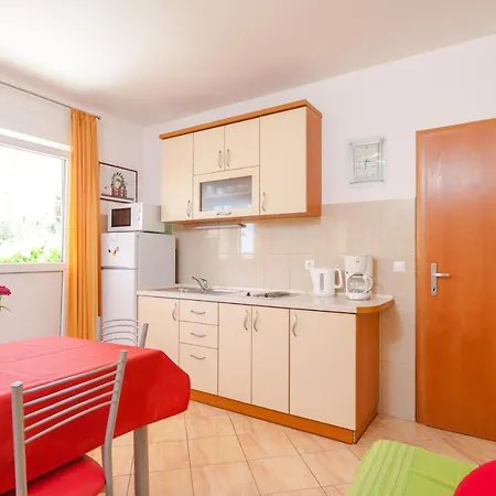 Pensionat Apartments&rooms By The Sea Brela, Makarska - 13118 3*