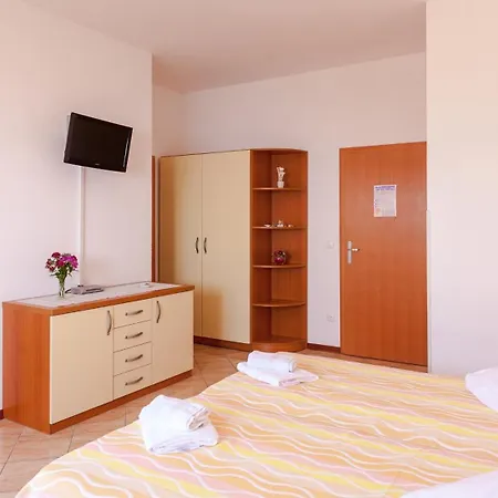 Apartments&rooms By The Sea Brela, Makarska - 13118 Pensionat 3*