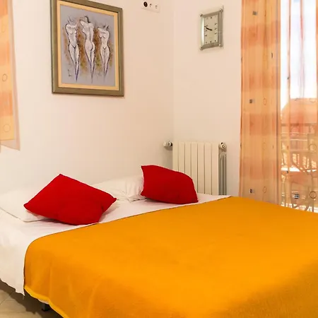 Apartments&rooms By The Sea Brela, Makarska - 13118 3*