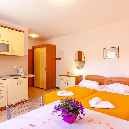Apartments&rooms By The Sea Brela, Makarska - 13118 3*