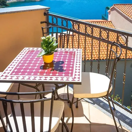 And By The Sea Brela, Makarska - 13118 Guest house